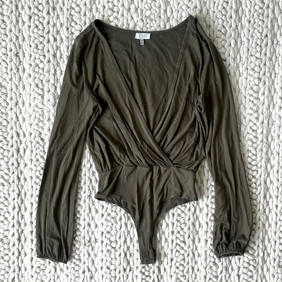 TOBI Deep V-Neck Long Sleeve Bodysuit in Olive Green - Size: S - Picture 3 of 5
